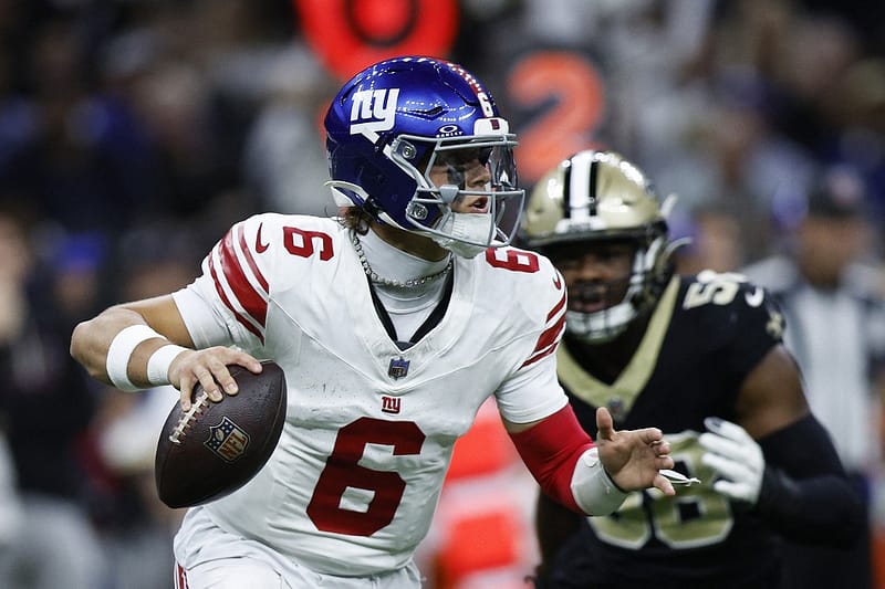 Jaxson Dart #6 of the New York Giants looks to pass in the game against the New Orleans Saints.